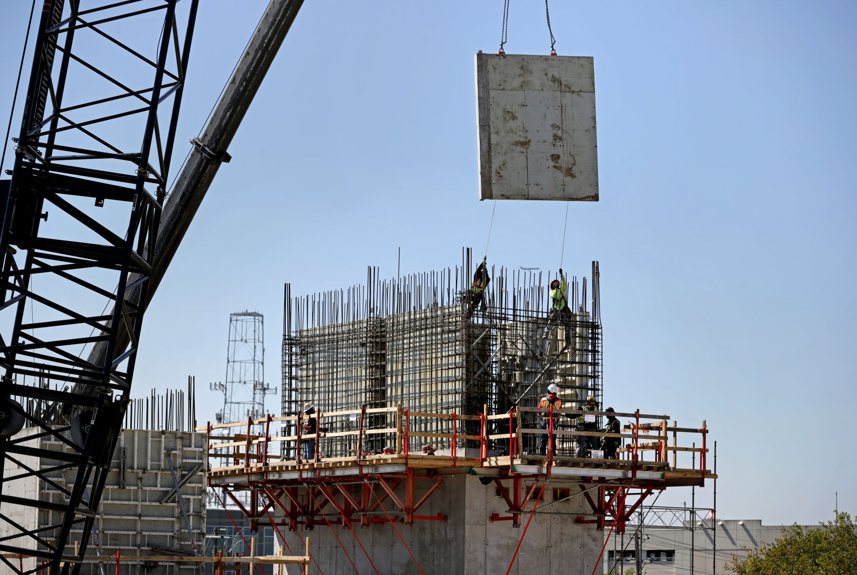 LEDE concrete wall .jpg